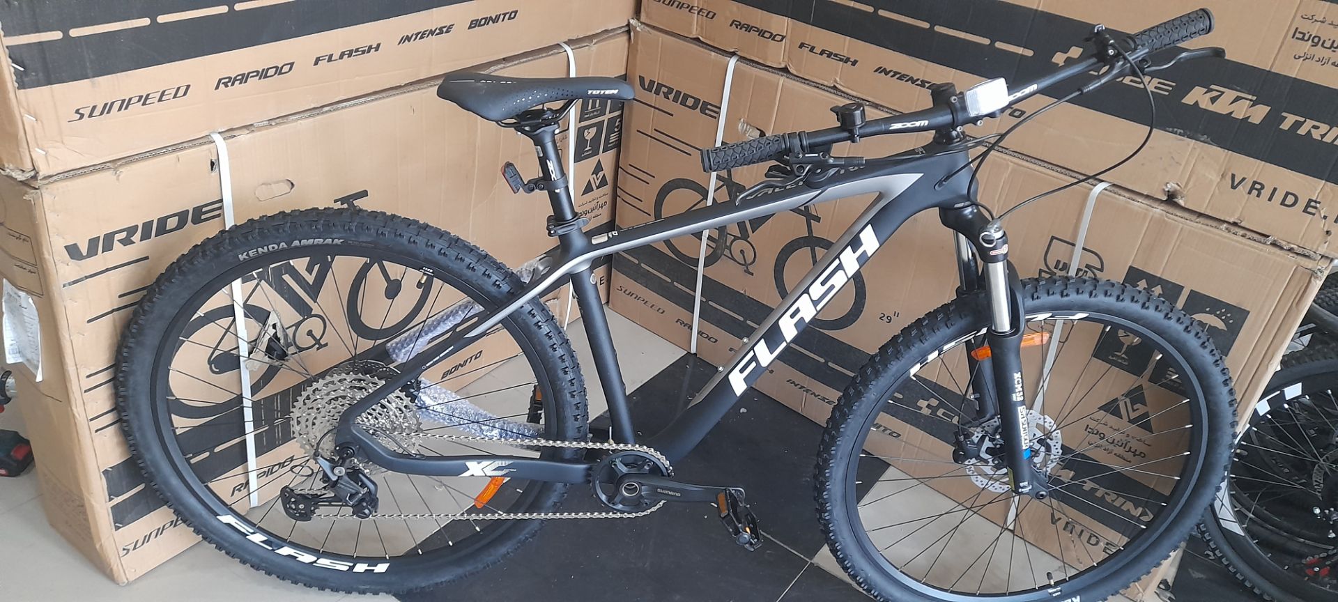 دوچرخه سایز29 فلش FLASH مدل VALENTINE کربن 12دنده 1به12 دوشاخ قفلشو سیمی رده بالا